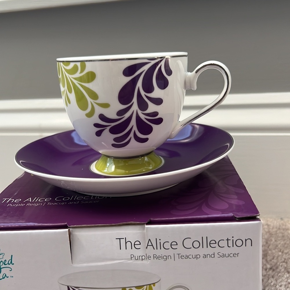 Steeped Tea Set of 4 teacups with saucers